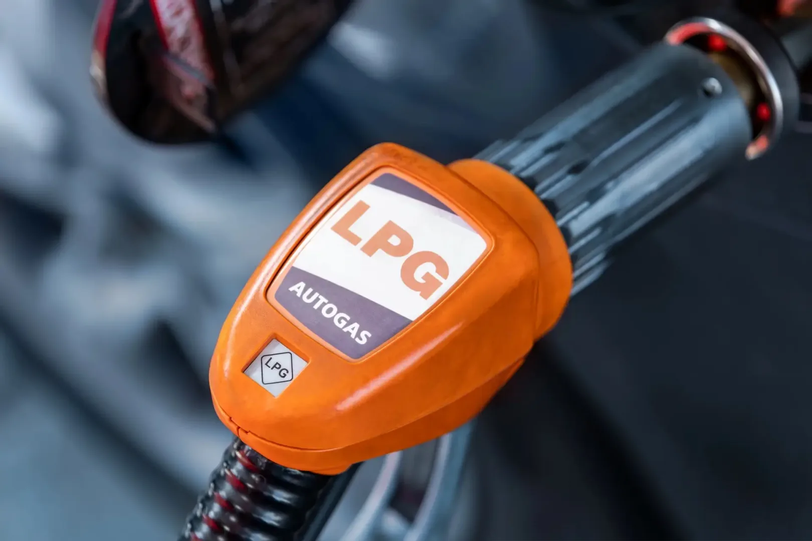 Auta z LPG znikają w 32 dni. Polacy liczą koszty