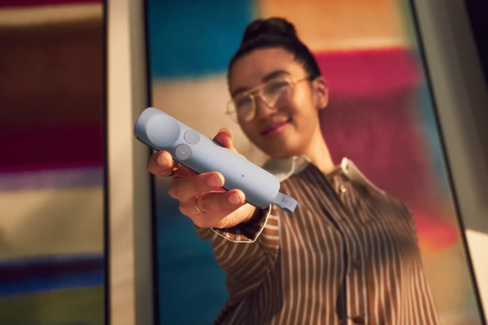 Logitech Spotlight 2. Pilot do prezentacji, który podświetla slajdy i pomaga opanować tremę Logitech Spotlight 2