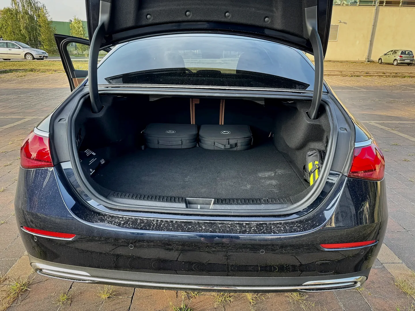 Mercedes E 300 e 4MATIC zaskoczył. Ponad 100 km na prądzie! Mercedes-Benz Klasa E 300 e 4MATIC