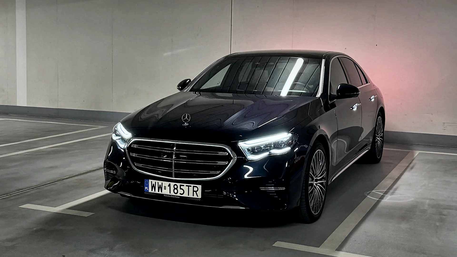 Mercedes E 300 e 4MATIC zaskoczył. Ponad 100 km na prądzie! Mercedes-Benz Klasa E 300 e 4MATIC
