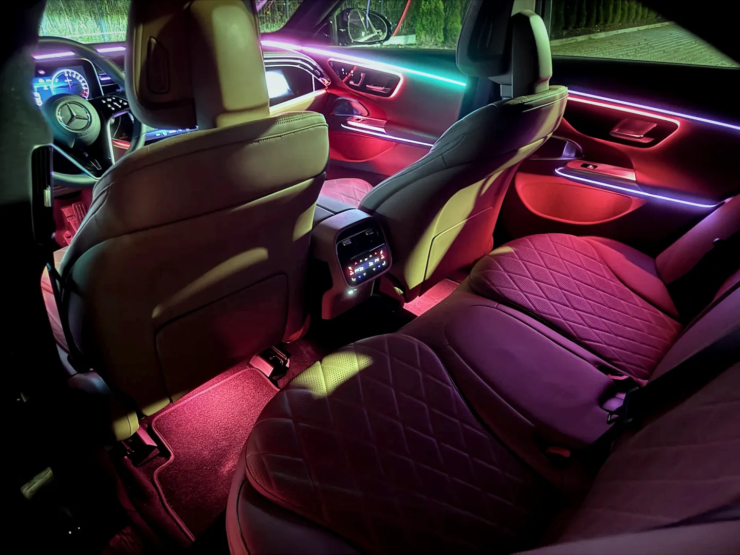 Mercedes E 300 e 4MATIC zaskoczył. Ponad 100 km na prądzie! Mercedes-Benz Klasa E 300 e 4MATIC