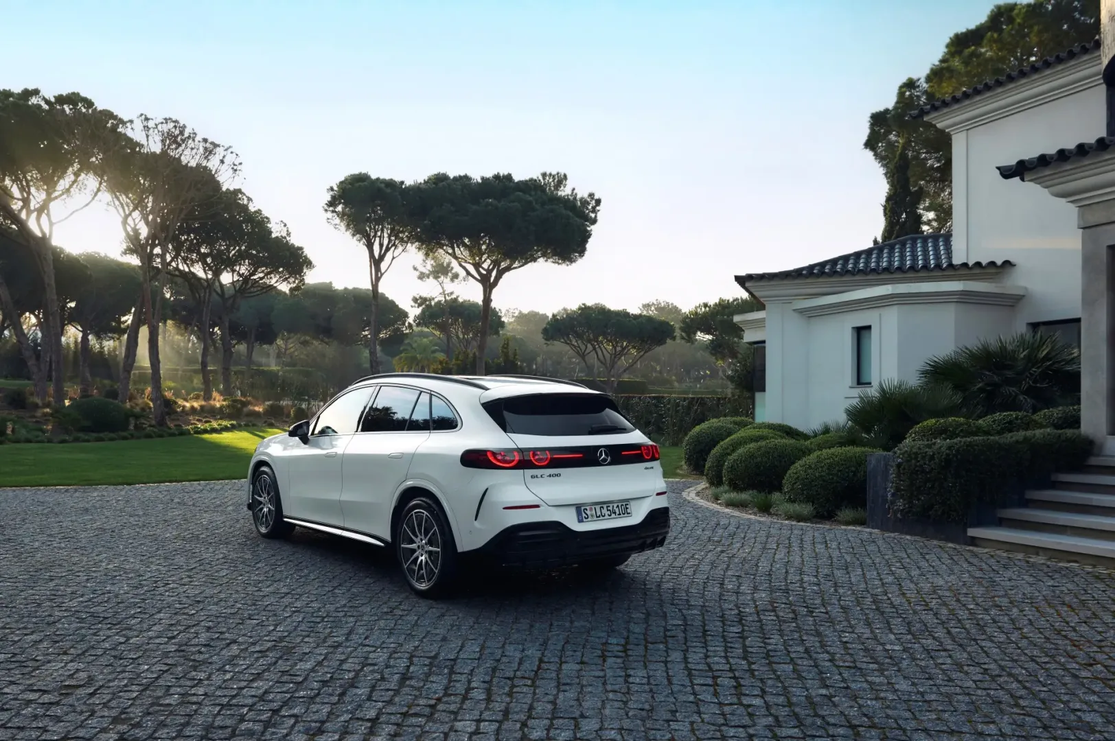 Elektryczny Mercedes GLC ma nowe wersje. Ale wielu kierowców i tak czeka na spalinowego następcę elektryczny Mercedes GLC