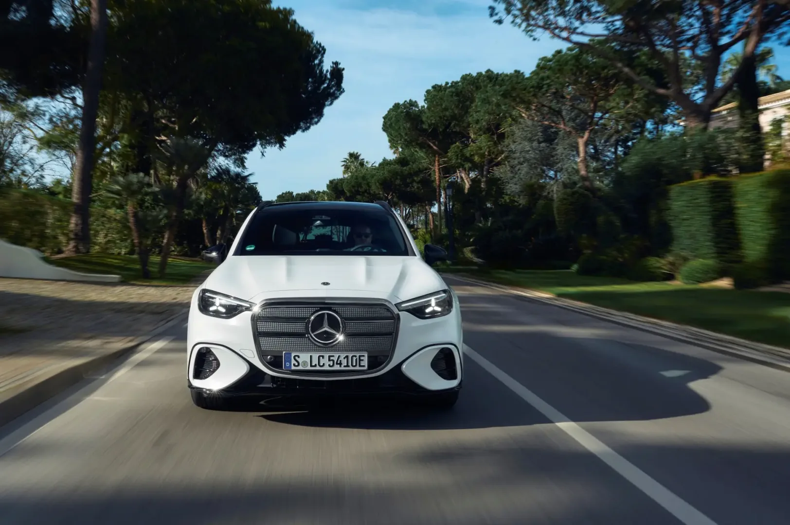 Elektryczny Mercedes GLC ma nowe wersje. Ale wielu kierowców i tak czeka na spalinowego następcę elektryczny Mercedes GLC