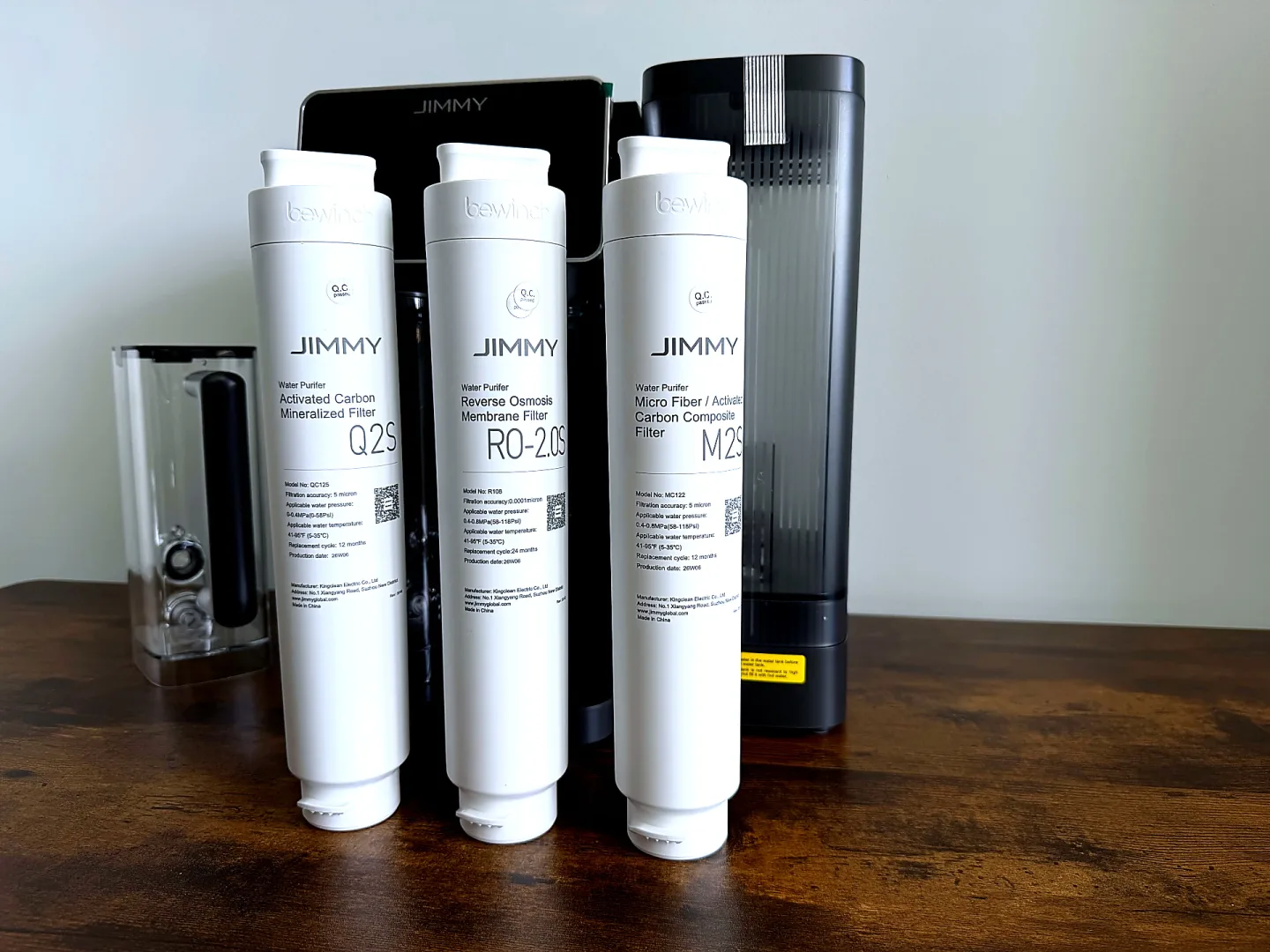 Sprawdziłem Jimmy R9: kranówka, która udaje wodę premium? Jimmy R9 - nablatowy dyspenser i oczyszczacz wody z odwróconą osmozą.