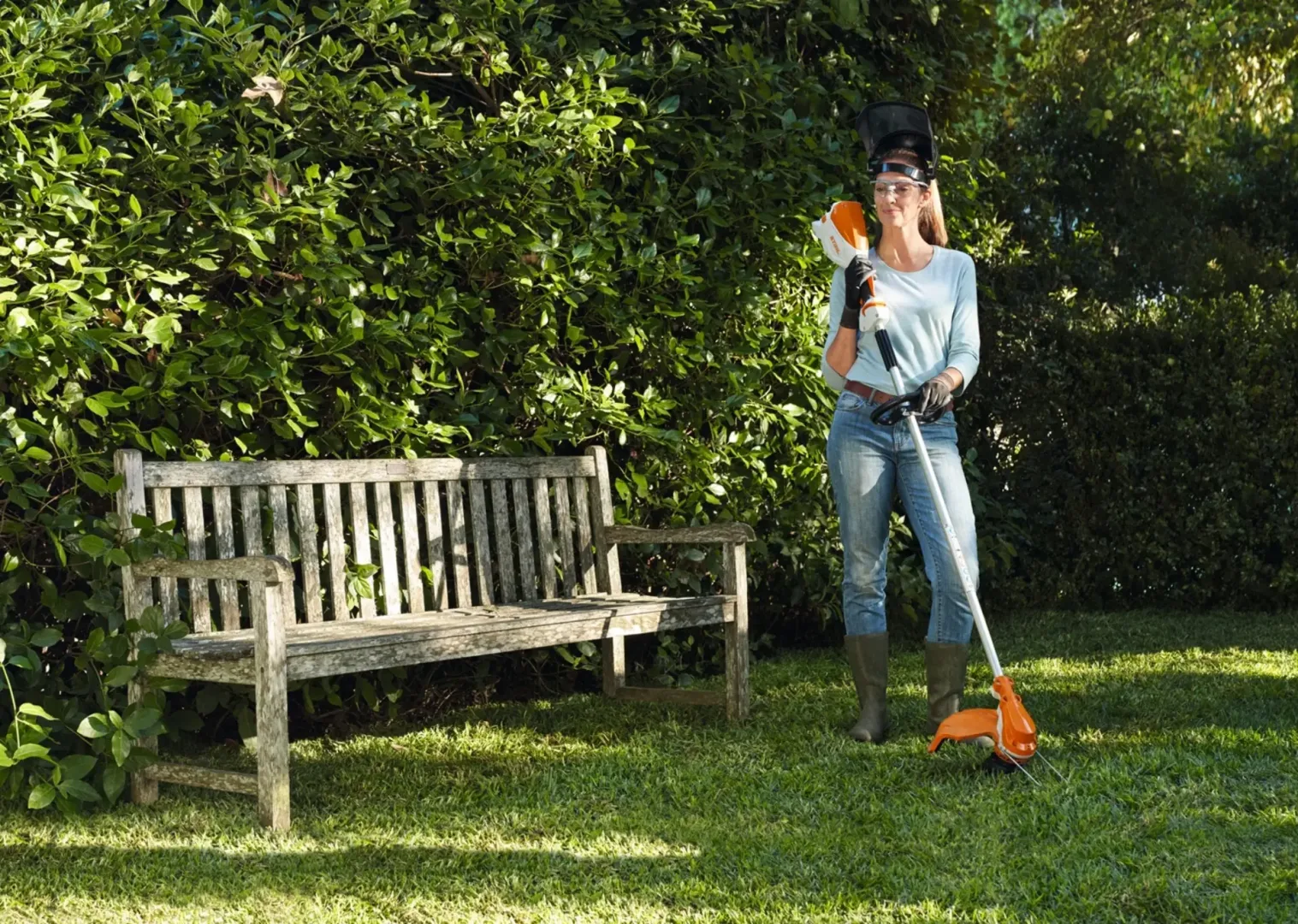 Kosa akumulatorowa STIHL. Cicha do ogrodu, mocna do zadań specjalnych Kosa akumulatorowa STIHL. Cicha do ogrodu, mocna do zadań specjalnych