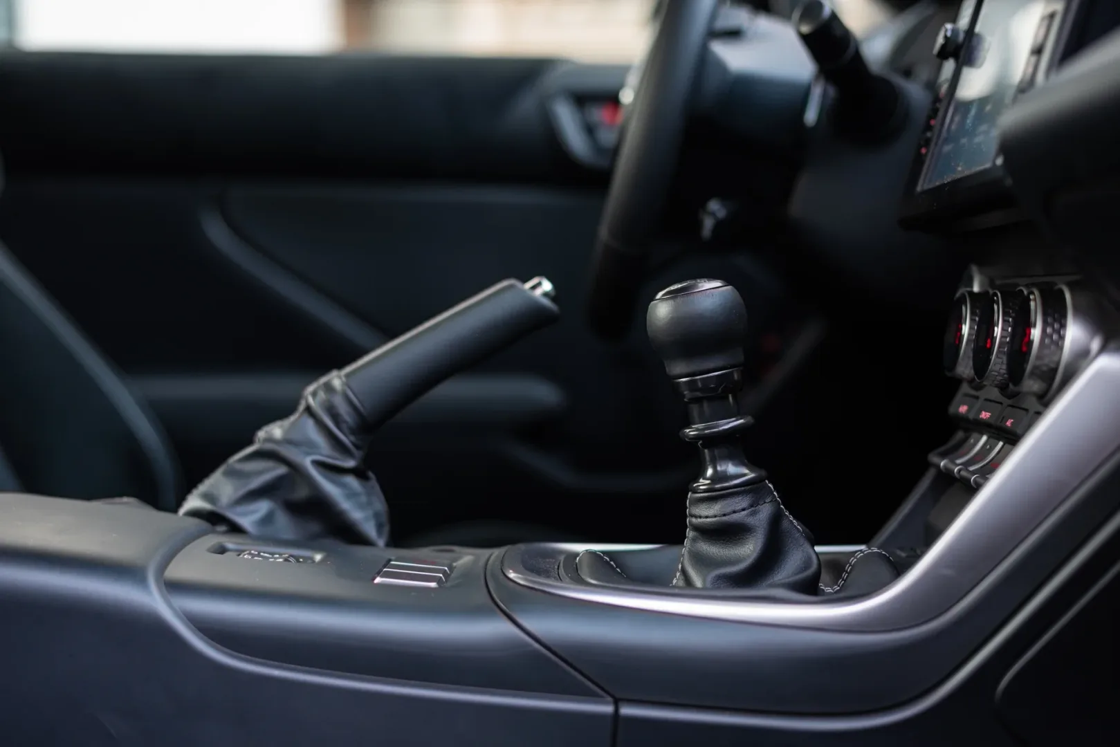 Elektryczna Toyota dostanie manual. Zgaśnie Ci na światłach Toyota GR86