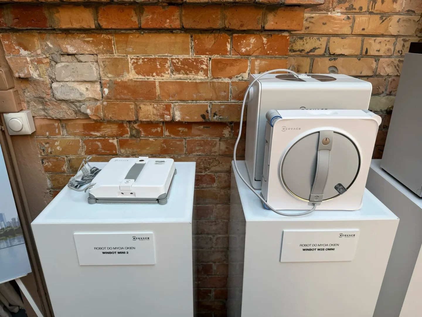 Roboty ECOVACS myjące okna