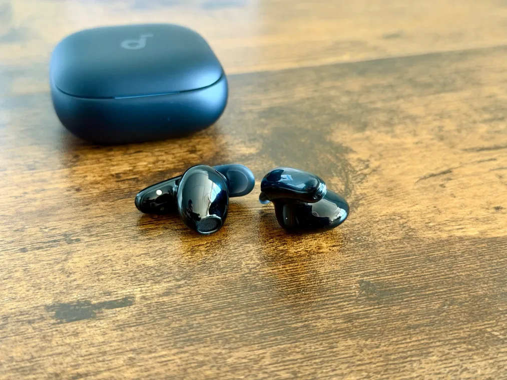 Słuchawki douszne z ANC Soundcore Liberty Buds.