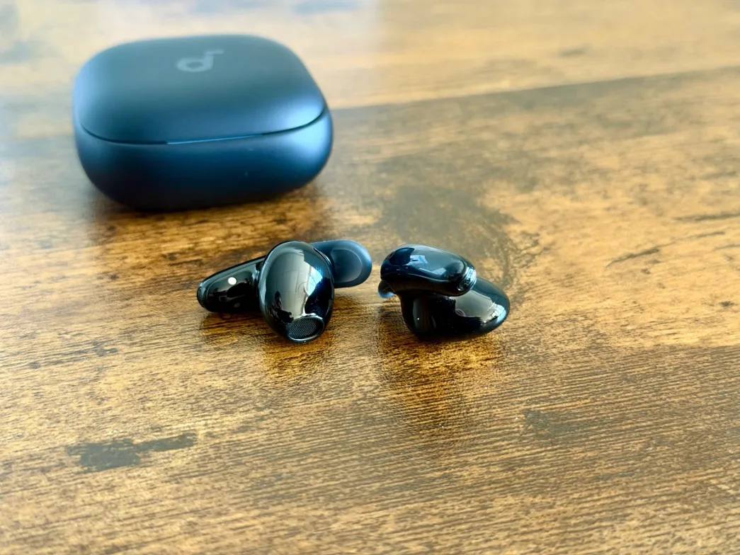 Słuchawki douszne z ANC Soundcore Liberty Buds.