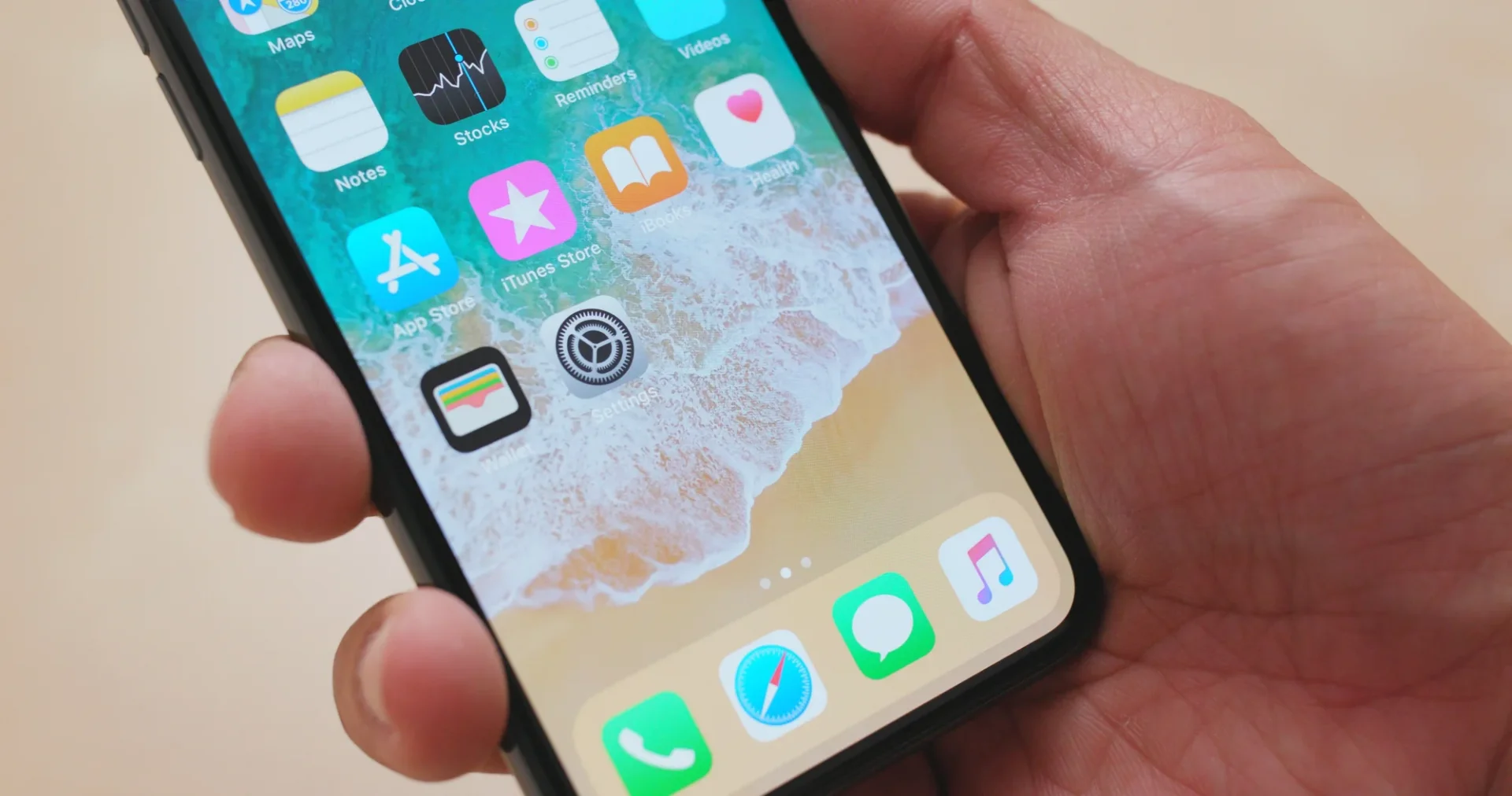 Spadek wydajności w starszym iPhone? To może być wina zużytego ogniwa Kilkuletni iPhone wymaga wymiany baterii, by wydajność wróciła do normy.