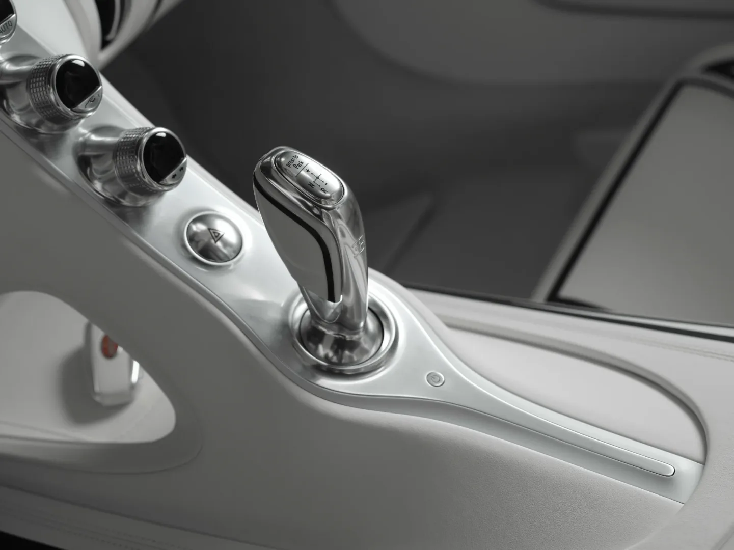 Bugatti z porcelaną. Tak wygląda luksus bez limitu. Zobacz Bugatti W16 Mistral Blanc Éternel