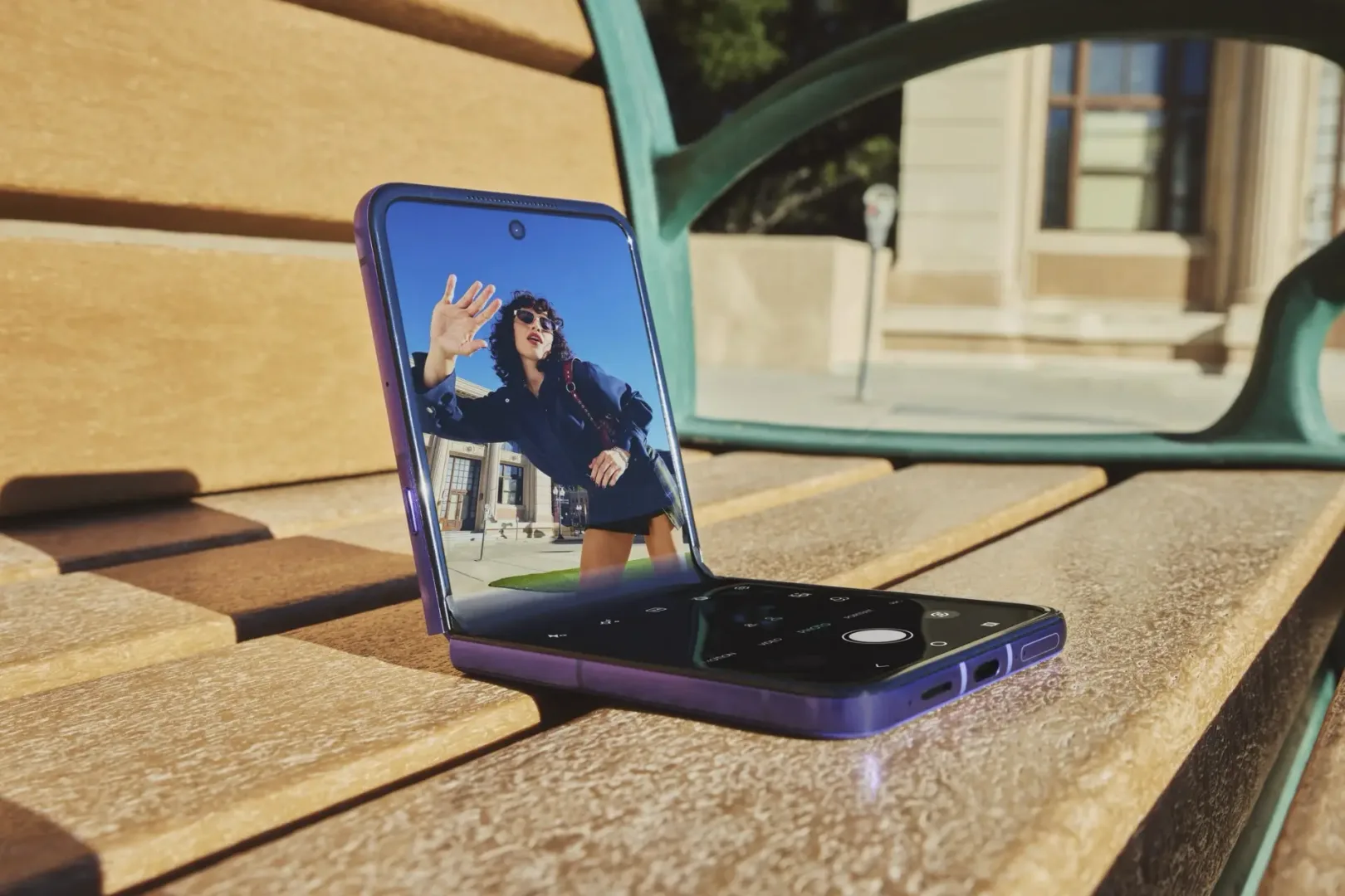 Cashback Motorola. Składany smartfon może kosztować mniej Cashback Motorola