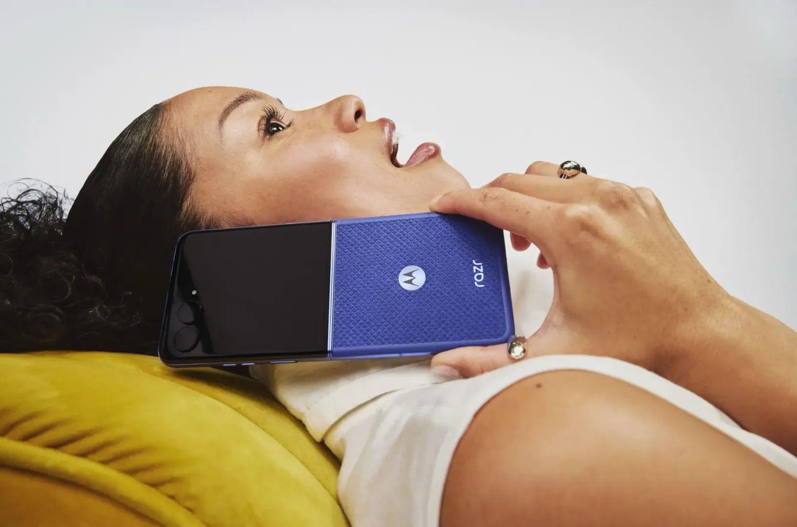 Cashback Motorola. Składany smartfon może kosztować mniej Cashback Motorola