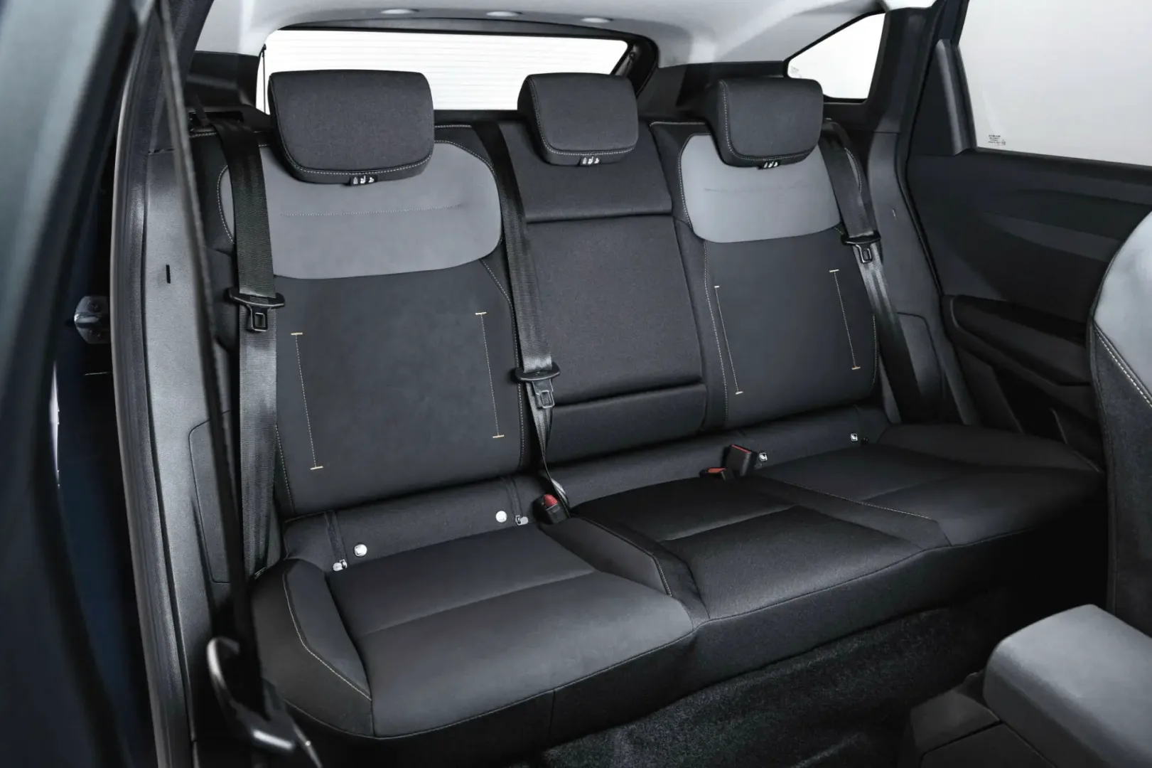 Dacia Striker. Dacia robi auto dla tych, którym SUV-y odjechały ceną Dacia Striker