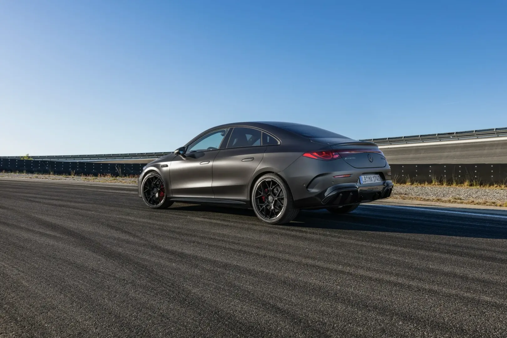 Mercedes-AMG CLA 45 4MATIC+. To EV udaje prawdziwe AMG Mercedes-AMG CLA 45 4MATIC+