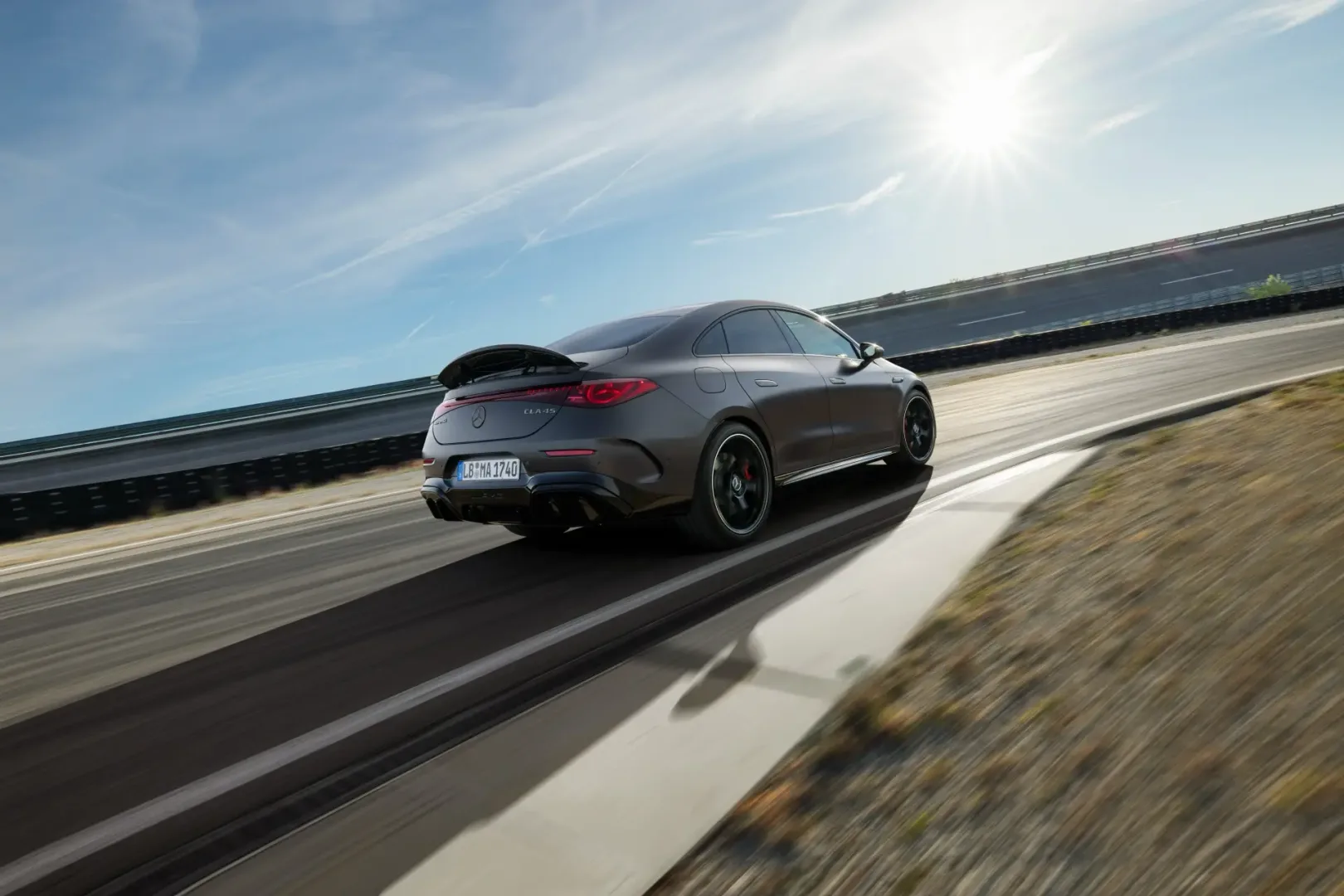 Mercedes-AMG CLA 45 4MATIC+. To EV udaje prawdziwe AMG Mercedes-AMG CLA 45 4MATIC+