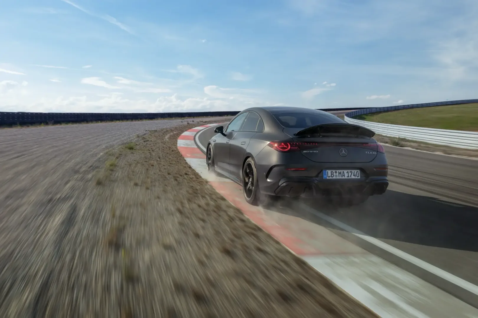 Mercedes-AMG CLA 45 4MATIC+. To EV udaje prawdziwe AMG Mercedes-AMG CLA 45 4MATIC+