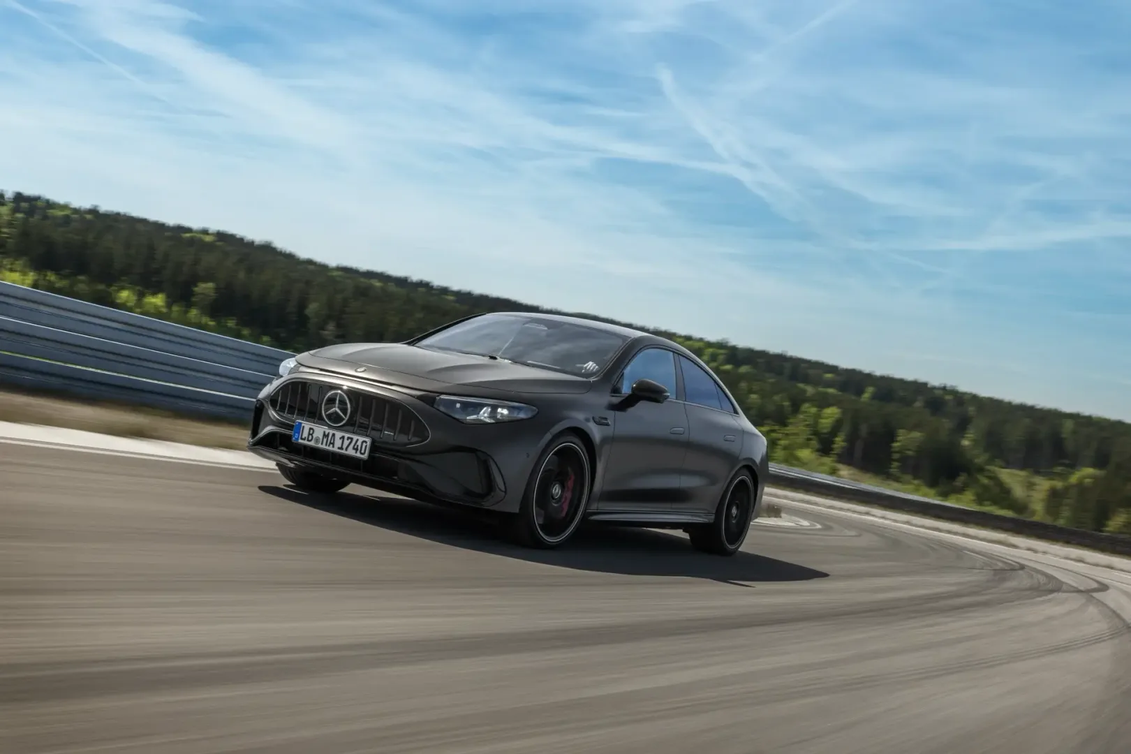 Mercedes-AMG CLA 45 4MATIC+. To EV udaje prawdziwe AMG Mercedes-AMG CLA 45 4MATIC+