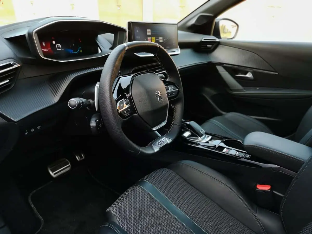 Peugeot 208 z benzyną po 2030 roku. Jest decyzja Peugeot 208