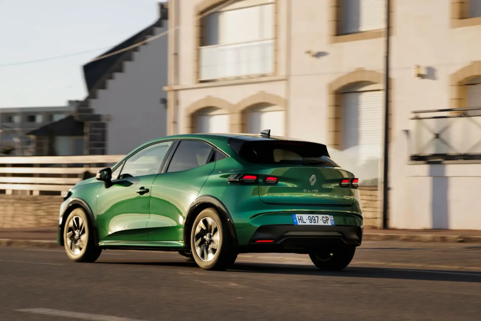 Renault Eco-G 120. LPG, automat i zasięg do 1500 km