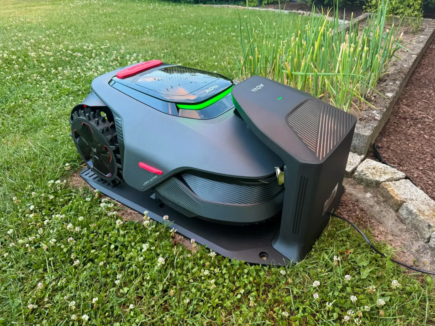 MOVA LiDAX Ultra 1600 kosi po cichu. Ty masz wolną sobotę Robot koszący MOVA LiDAX Ultra 1600