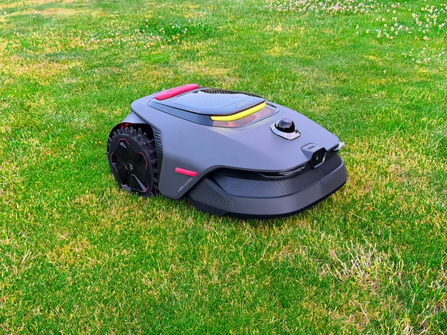 MOVA LiDAX Ultra 1600 kosi po cichu. Ty masz wolną sobotę Robot koszący MOVA LiDAX Ultra 1600