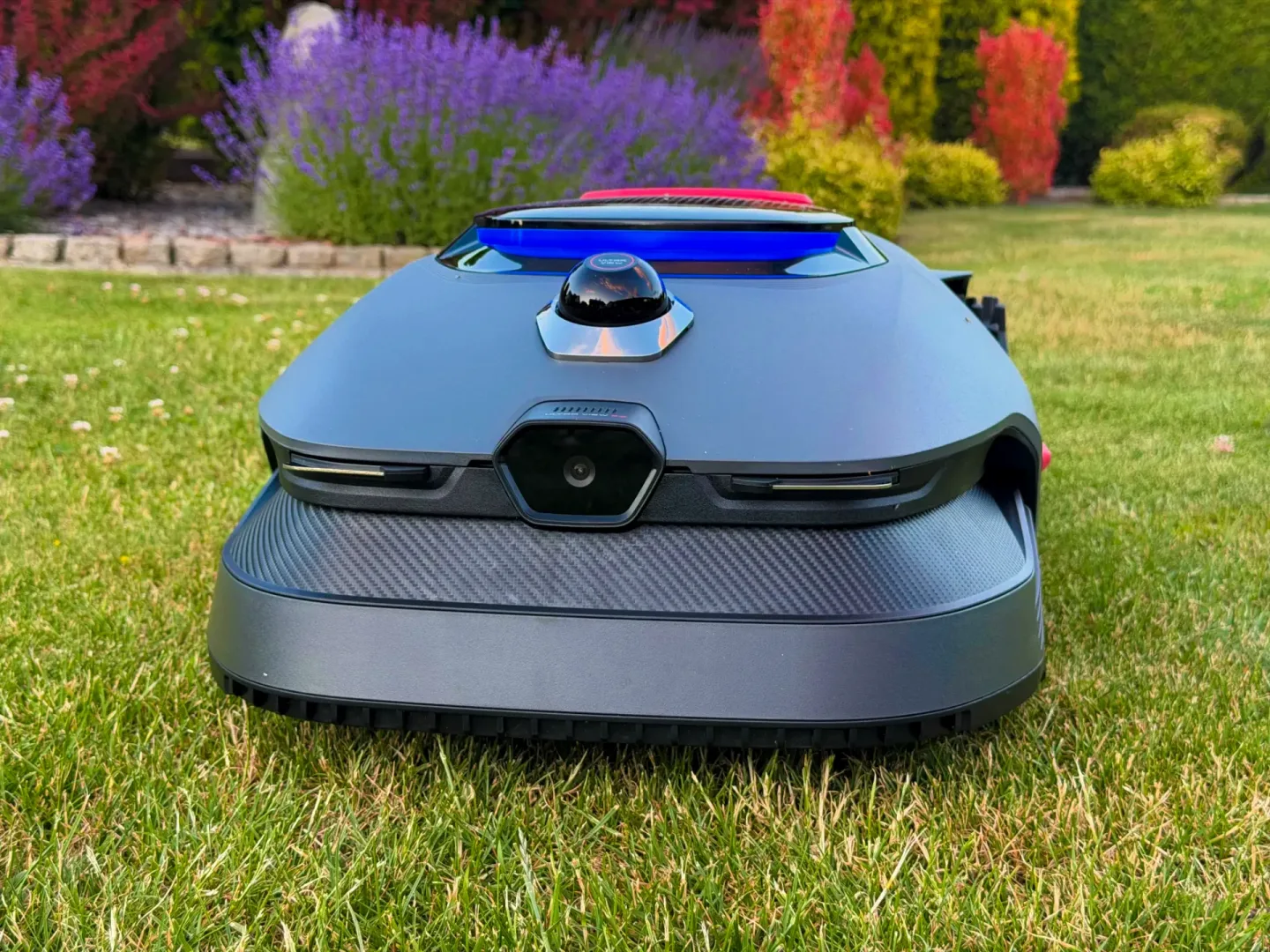 MOVA LiDAX Ultra 1600 kosi po cichu. Ty masz wolną sobotę Robot koszący MOVA LiDAX Ultra 1600