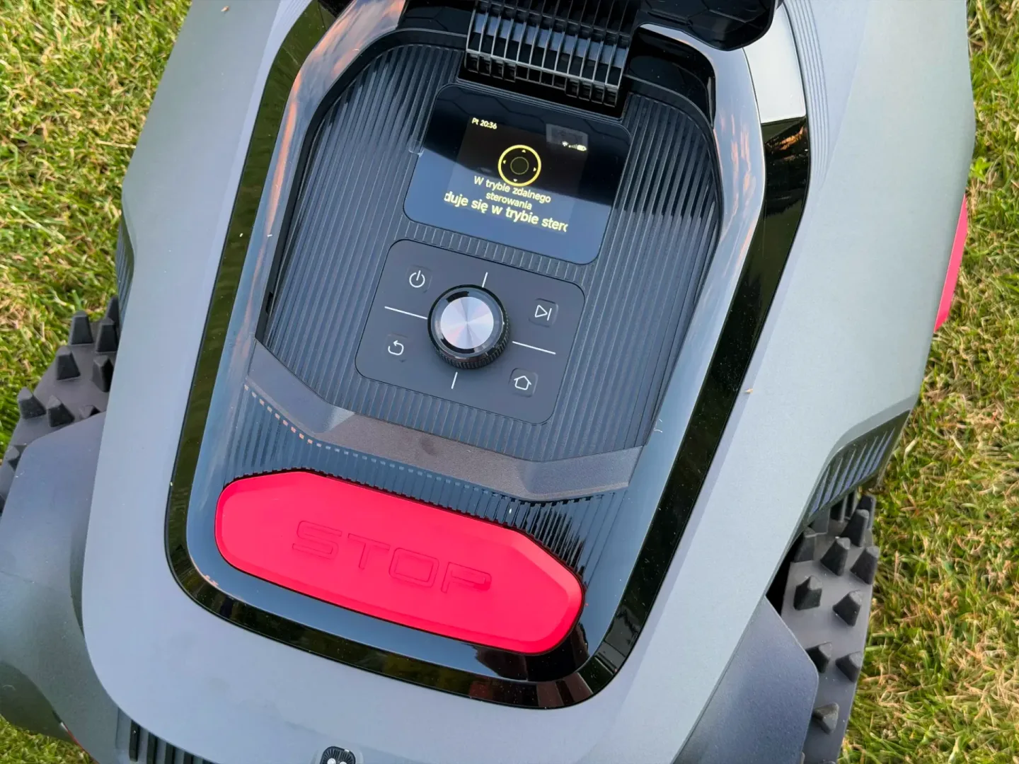 MOVA LiDAX Ultra 1600 kosi po cichu. Ty masz wolną sobotę Robot koszący MOVA LiDAX Ultra 1600