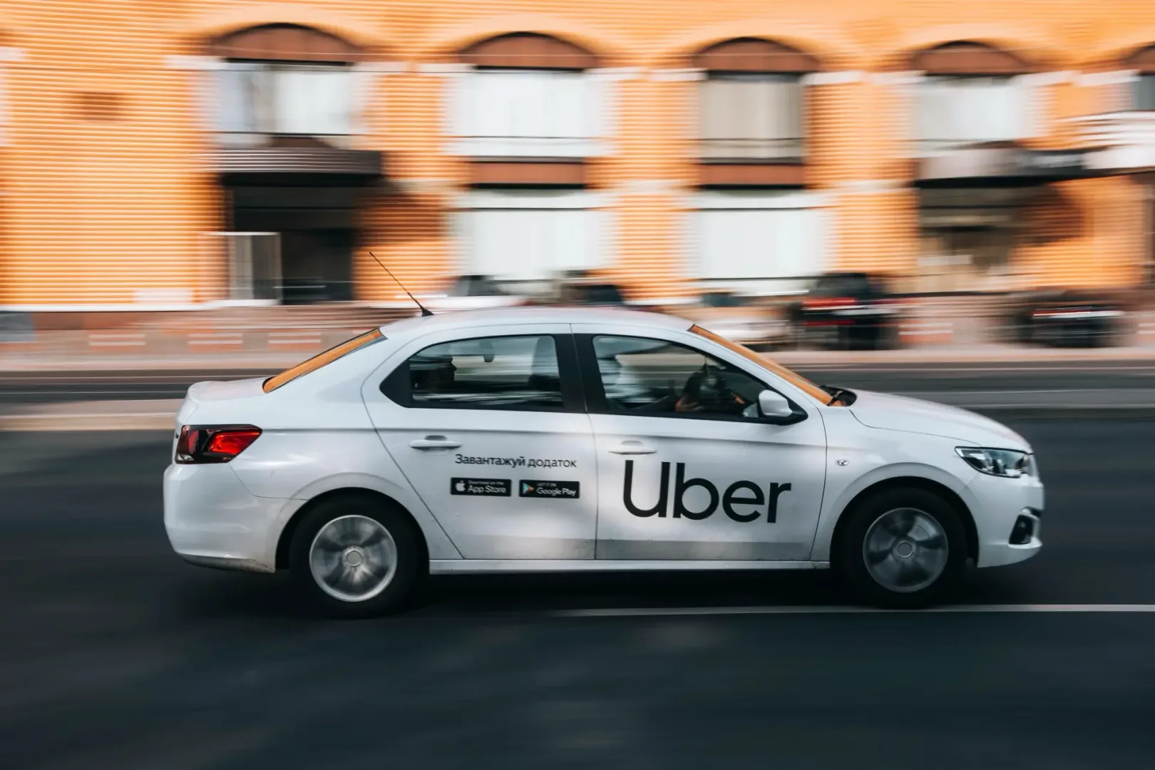 Uber bez aplikacji. Warszawa pierwsza w Polsce Uber bez aplikacji