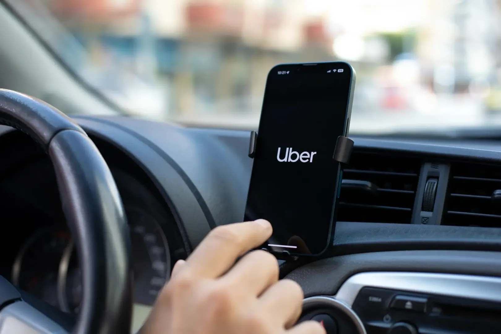 Uber bez aplikacji. Warszawa pierwsza w Polsce Uber bez aplikacji