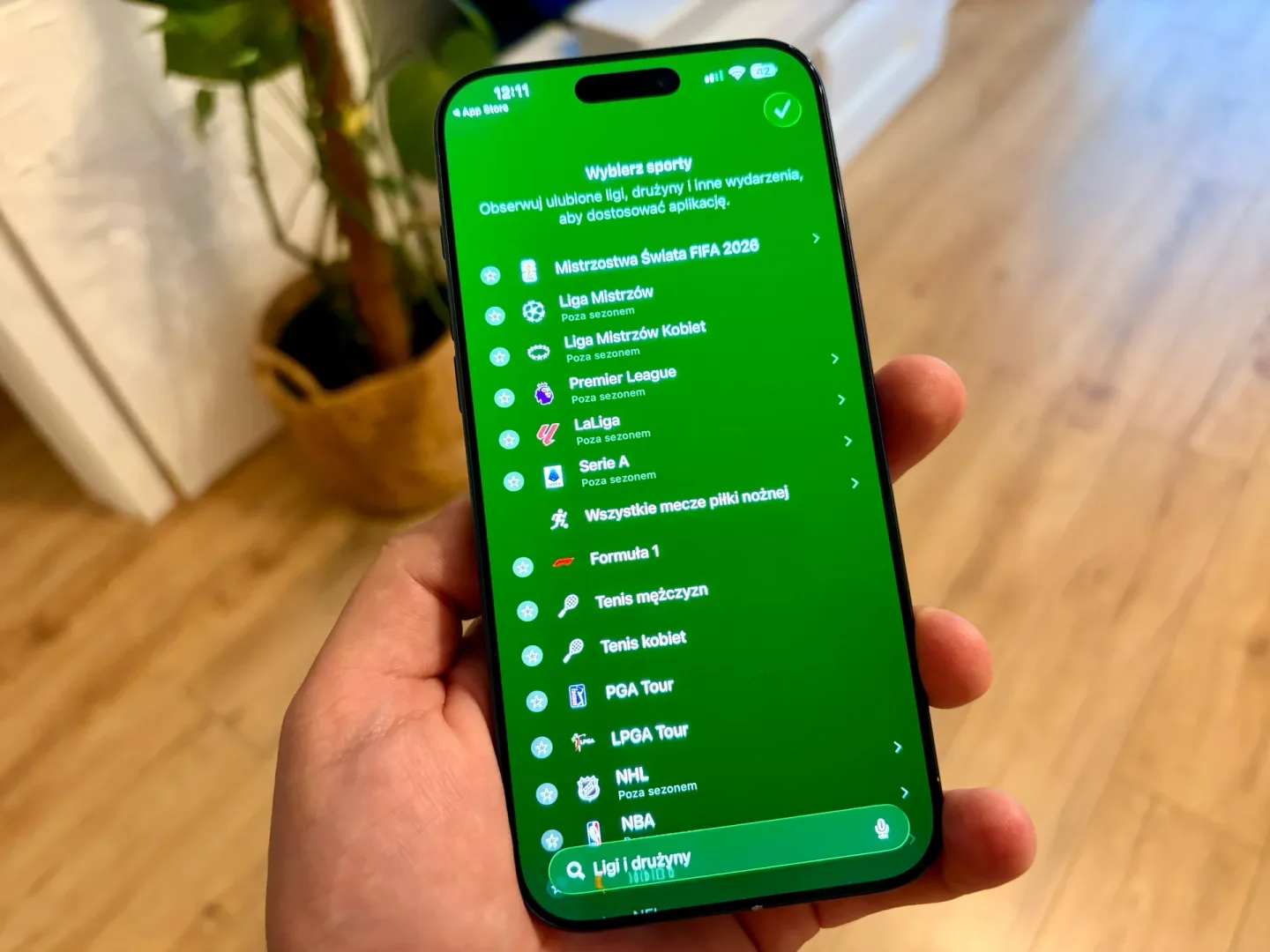 Ekstraklasa trafia na iPhone. Sprawdzisz wyniki na telefonie Polska Ekstraklasa wyświetlana w Apple Sports na smartfonie iPhone 17 Pro Max