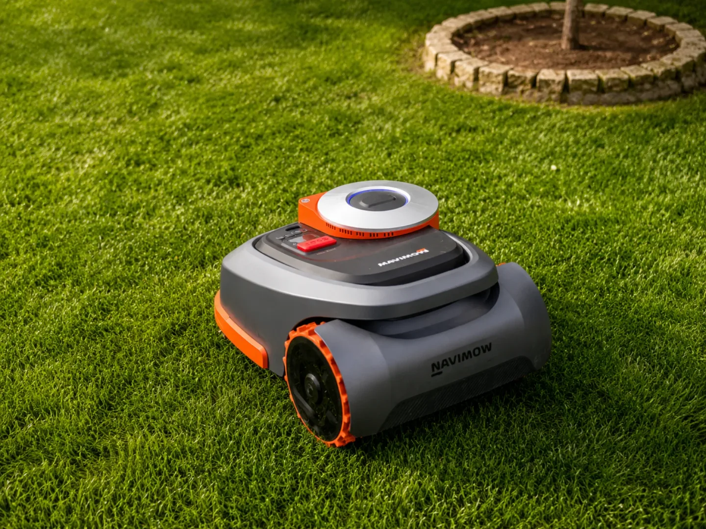 Robot koszący Segway Navimow H210.