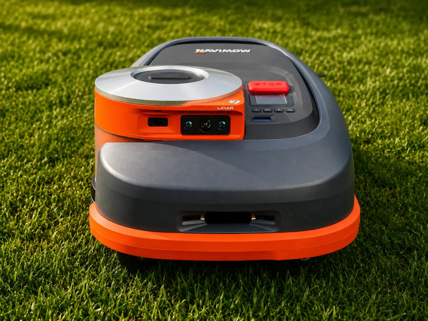 Robot koszący Segway Navimow H210.