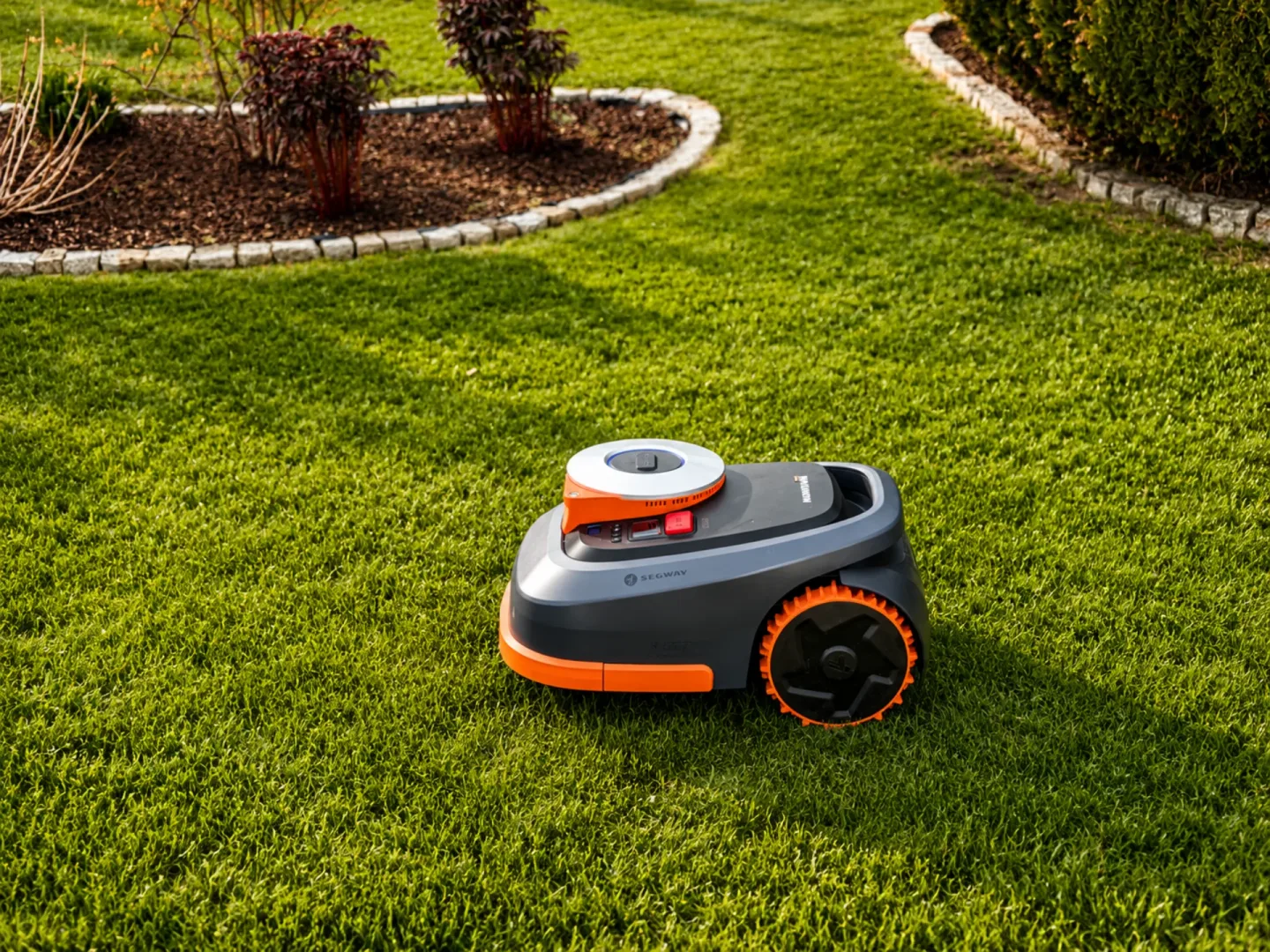 Robot koszący Segway Navimow H210.