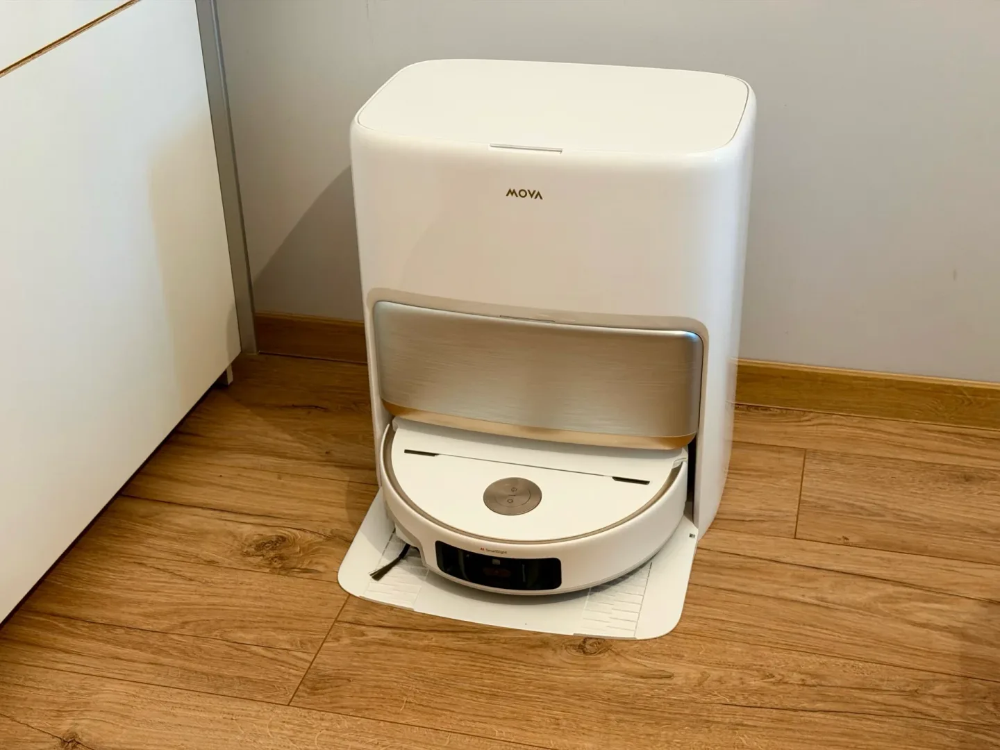 Ten robot kosztuje 5500 zł. Po chwili rozumiesz że to okazja Robot sprzątający MOVA V70 Ultra Complete.