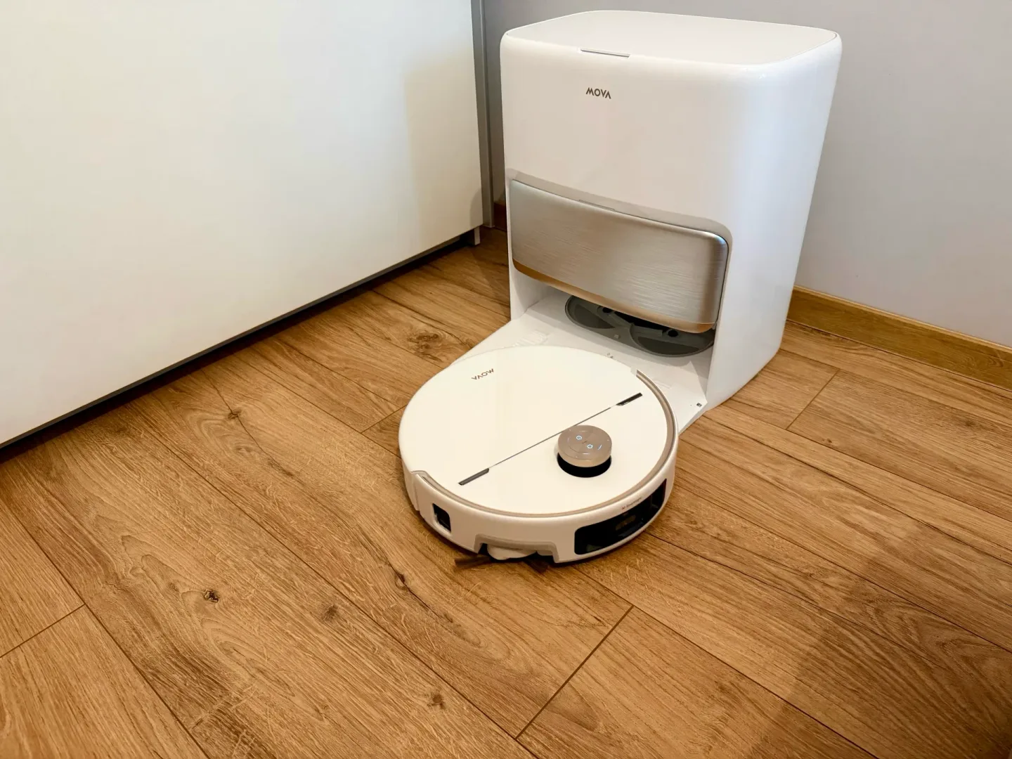 Ten robot kosztuje 5500 zł. Po chwili rozumiesz że to okazja MOVA V70 Ultra Complete.