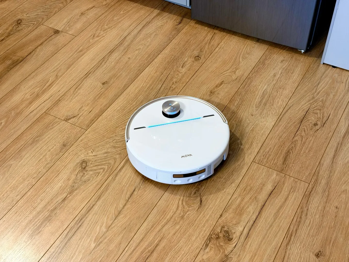 Ten robot kosztuje 5500 zł. Po chwili rozumiesz że to okazja Robot sprzątający MOVA V70 Ultra Complete.