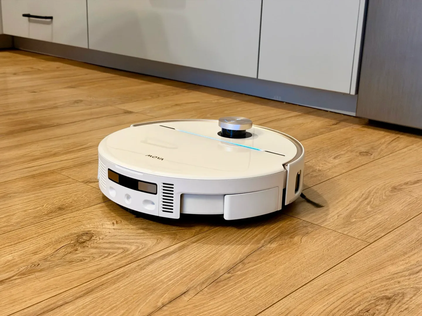 Ten robot kosztuje 5500 zł. Po chwili rozumiesz że to okazja Robot sprzątający MOVA V70 Ultra Complete.