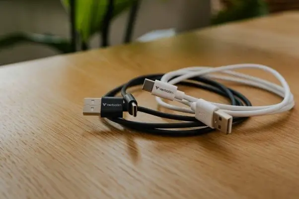 Technologiczne akcesoria na wakacje. Tego lepiej nie zapomnij technologiczne akcesoria na wakacje