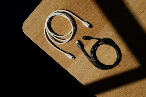 Technologiczne akcesoria na wakacje. Tego lepiej nie zapomnij Technologiczne akcesoria na wakacje