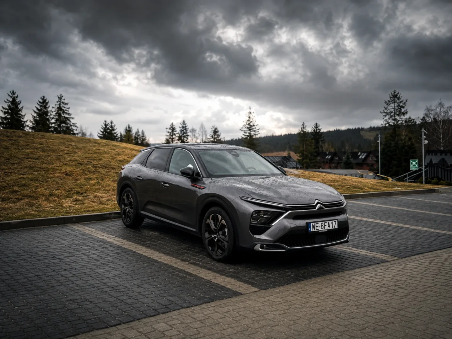 Citroen C5 X PHEV to drogowa łódź. Za 80 tys zł można pływać Test Citroen C5 X PHEV