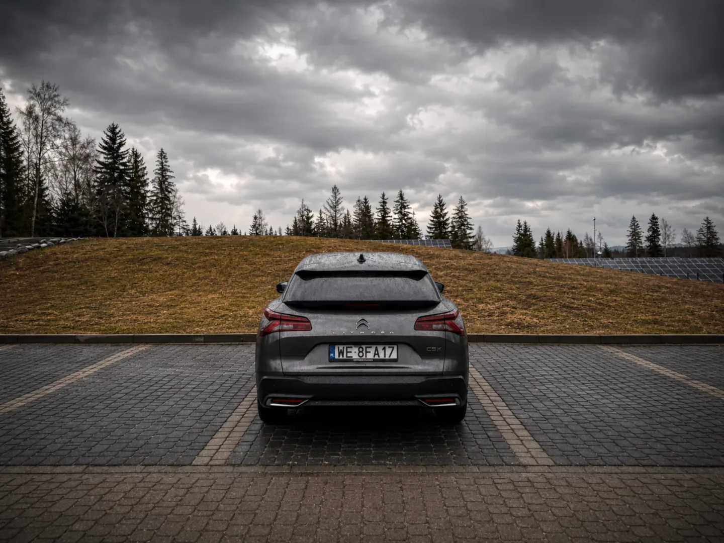Citroen C5 X PHEV to drogowa łódź. Za 80 tys zł można pływać Test Citroen C5 X PHEV