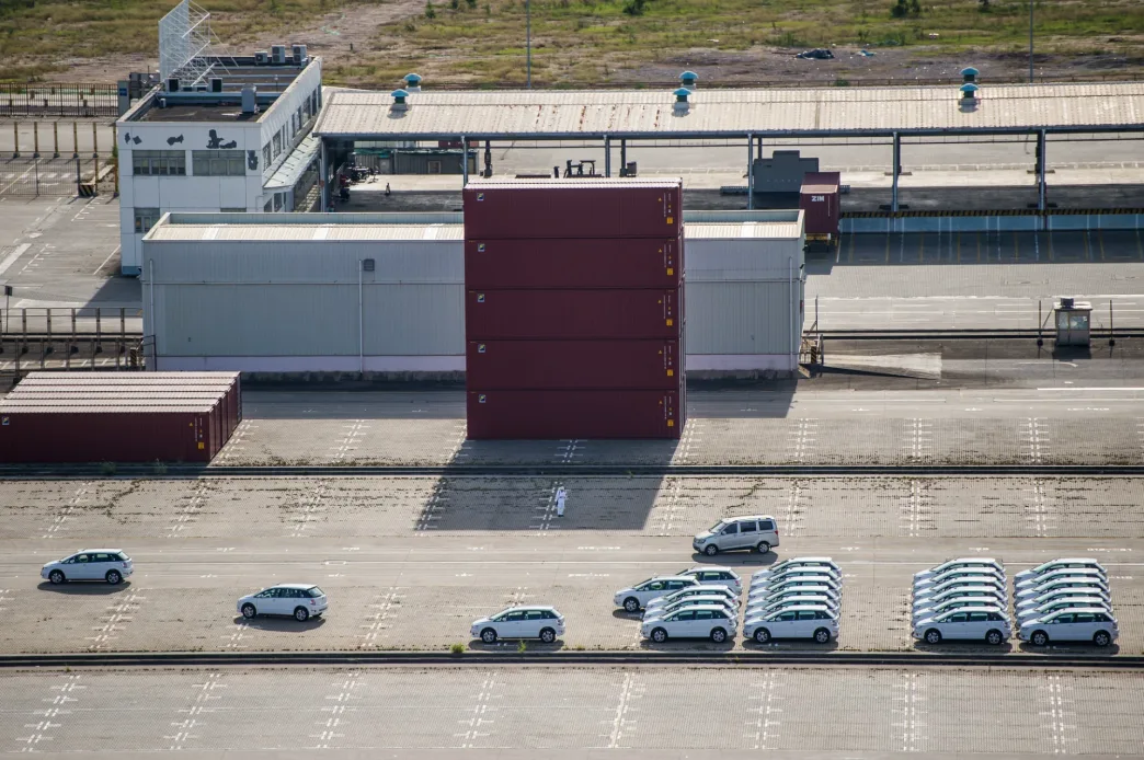 Chiński eksport coraz częściej zastępuje producentom słabszy popyt na rodzimym rynku. Motoryzacja jest najbardziej widocznym przykładem tego zjawiska.