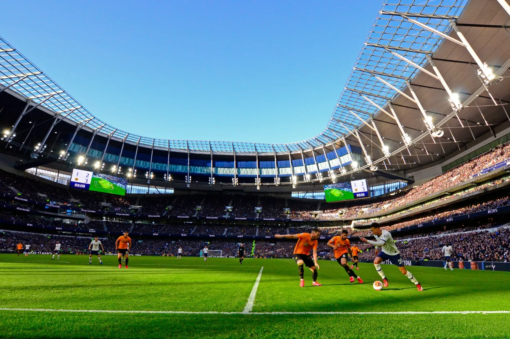 Premier League czy Serie A – która liga dostarczy więcej emocji w nowym sezonie? Tottenham Hotspur FC Stadium - Premier League