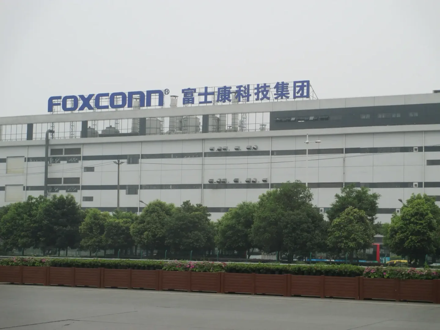 Koniec ery iPhone’a? Foxconn zarabia więcej na AI Foxconn