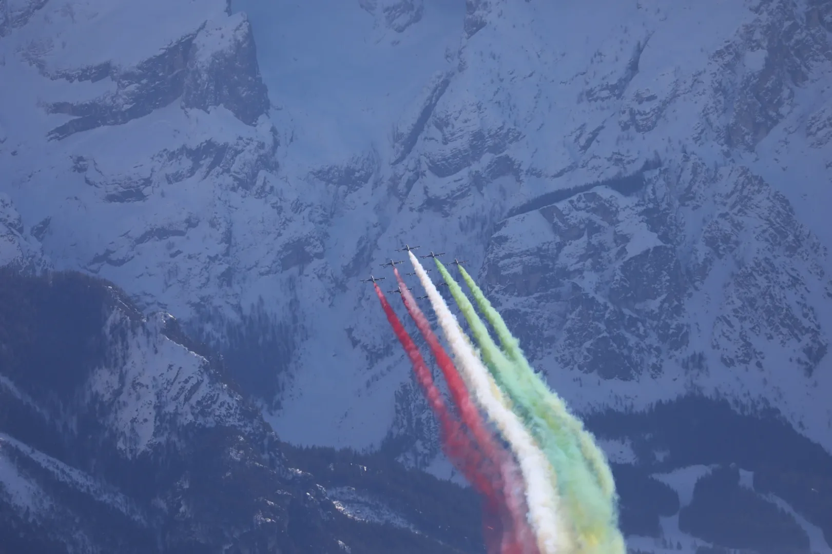 Premier League czy Serie A – która liga dostarczy więcej emocji w nowym sezonie? Frecce Tricolori Acrobatic air patrol during alpine ski race 2021 FIS Alpine World SKI Championships - downhill - Mężczyźni w Vertigine w Cortina (BL), Włochy, 14 lutego 2021 - Credit LiveMedia Luca Tedeschi