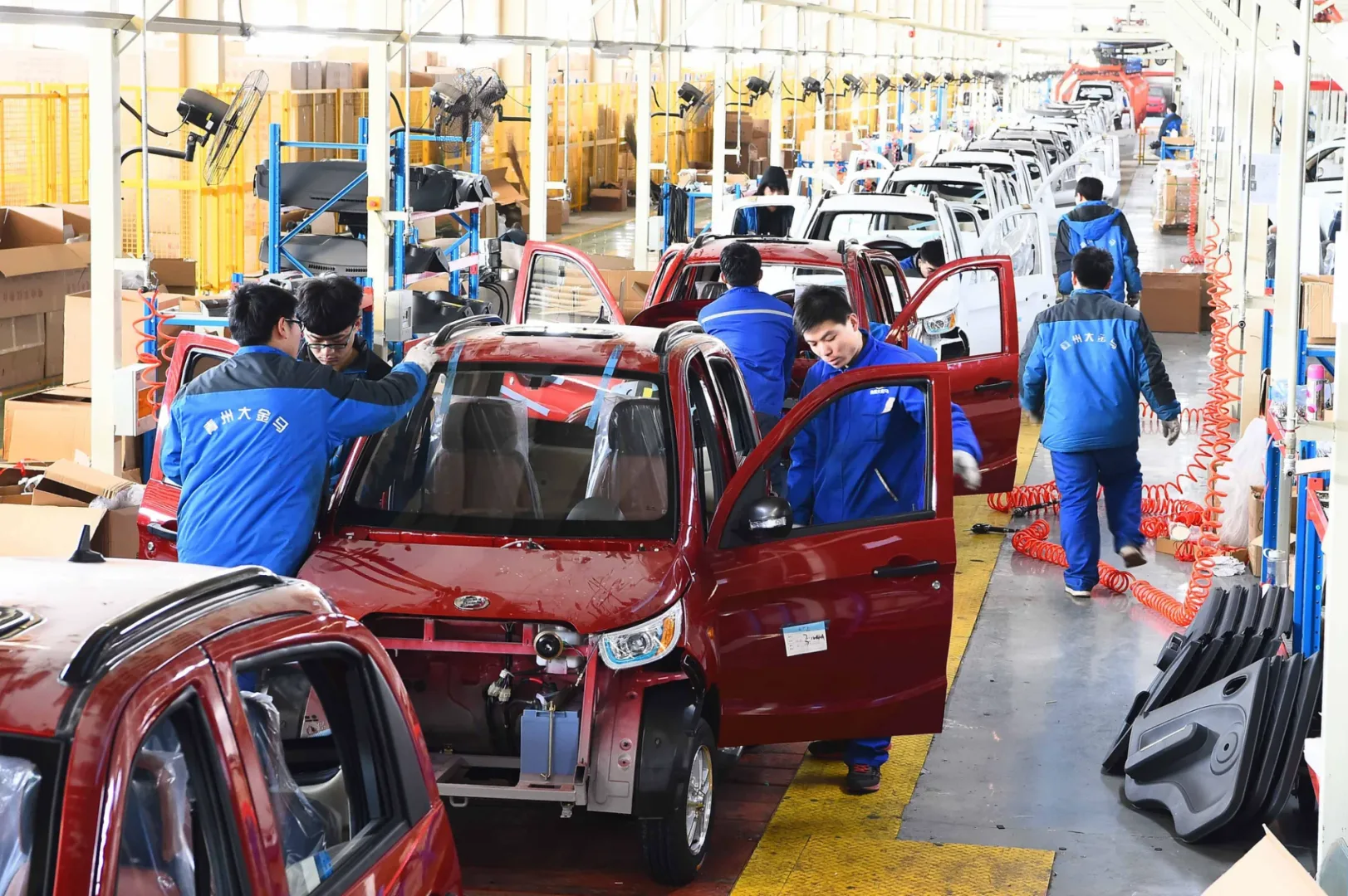 BYD sprzedaje auta coraz taniej. Eksport ratuje marżę W drugim kwartale przeciętny koszt przypadający na samochód BYD spadł o około 18 tys. juanów. Zdjęcie ilustracyjne.