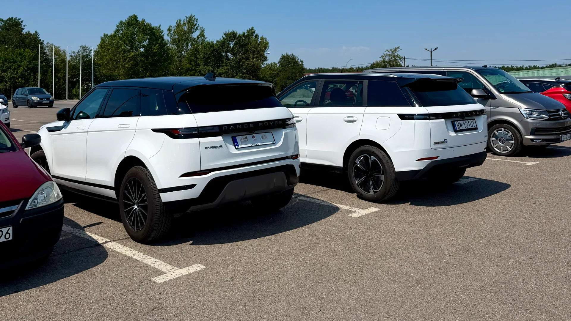 Jaecoo 5 Hybrid i Range Rover Evoque