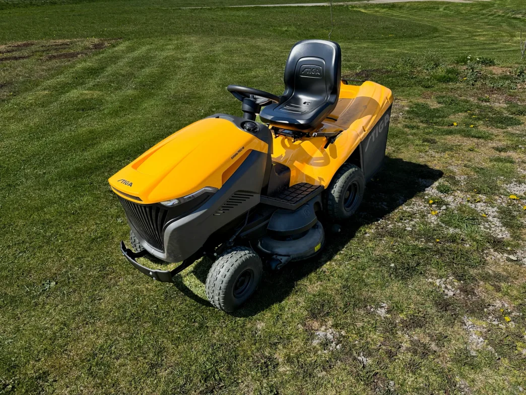 Traktor ogrodowy STIGA Estate 7102 W.