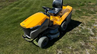 Traktor ogrodowy STIGA Estate 7102 W.